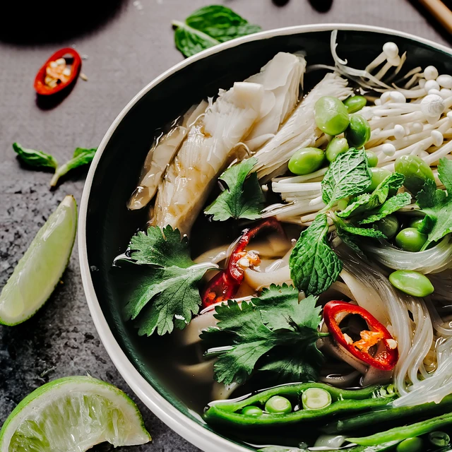 Protein-rich noodle soup with vegtables