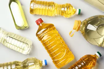 different type of oil in bottles