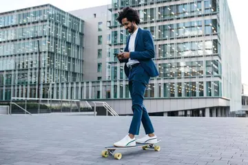 ProbioBrain-man-skateboard